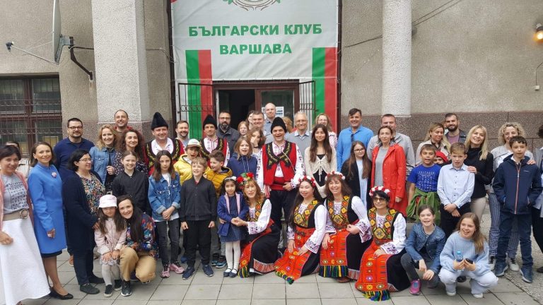 Българската общност в Полша отпразнува 24 май с празнична програма във Варшава и Краков, с много песни и хора